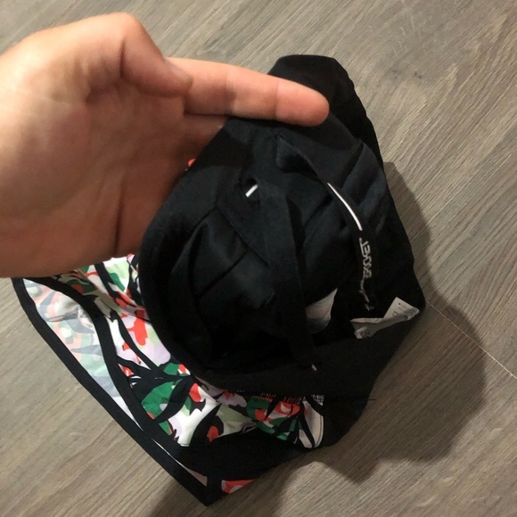 ➕ Under Armour | Waist Band With Drawstring Shorts - Picture 4 of 4